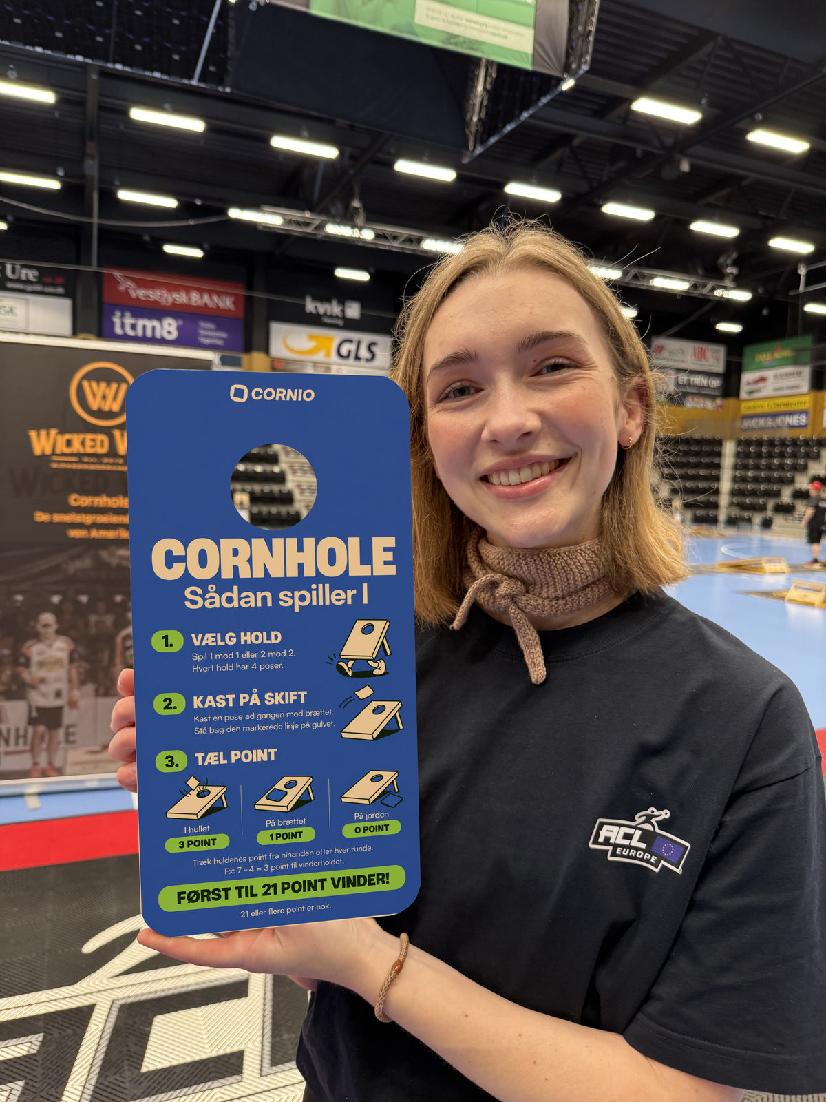 Cornhole-spilleregler pĂ„ miniplade â med eget logo