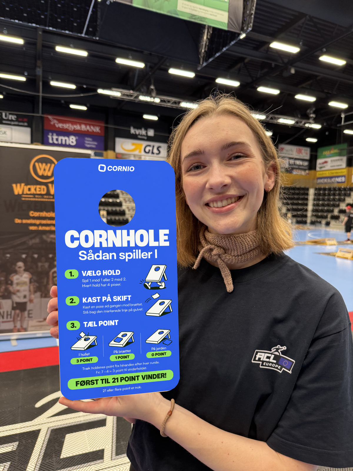 Cornhole-spilleregler på miniplade – med eget logo